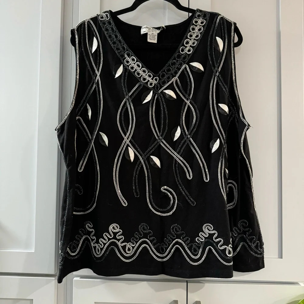 Lauren Michelle Black Sleeveless Top with Embroidery and Appliqué Size 3X‎